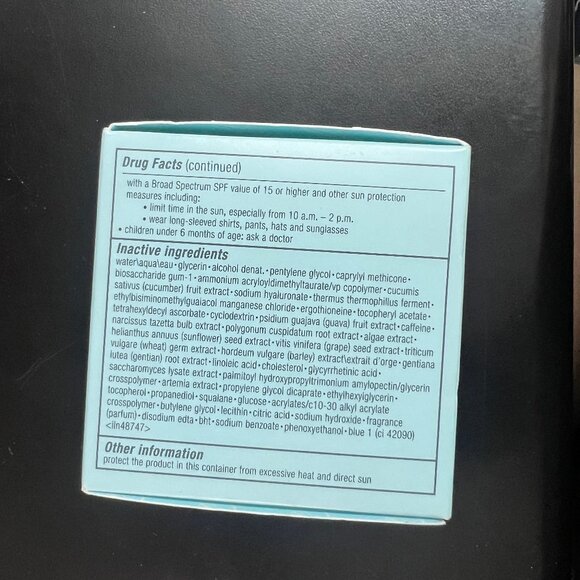 Estee Lauder DayWear Anti-Oxidant 72H-Hydration Sorbet Creme SPF 15 - Picture 4 of 6